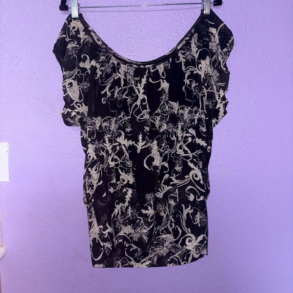 Max Studio Black and White Graphic Sleeveless Blouse